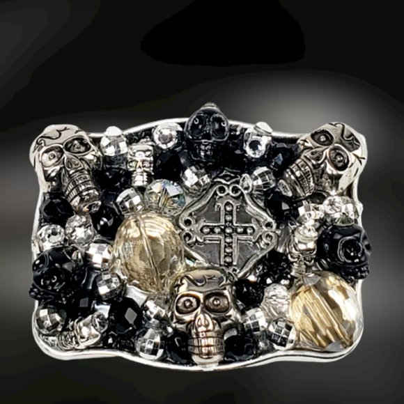 Gothic Silver Embellished Skull & Cross Handcrafted Buckle & Earrings. - Picture 5 of 9